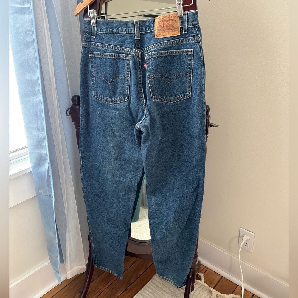 Size 8 vintage Levi’s mom jeans